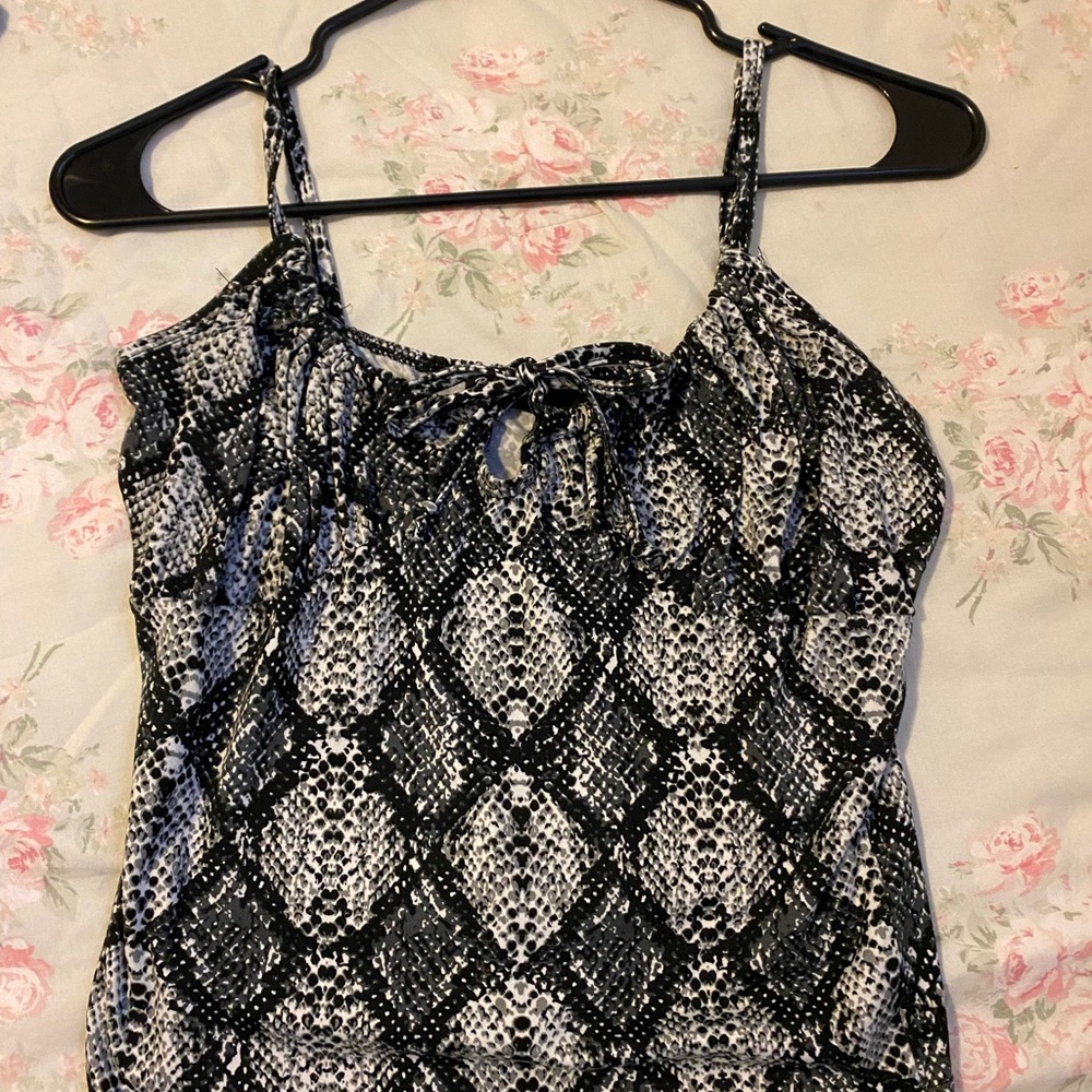 Stylish Black and White Women's Tank Top